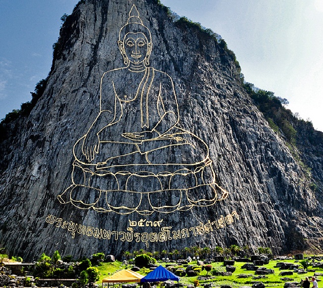 Trân Bảo Phật Sơn – Ngọn Núi Linh Thiêng Ở Pattaya Thái Lan