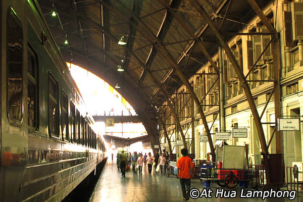 Xe lửa ở Hua Lamphong