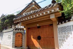 Làng Bukchon Hanok – Viện Bảo Tàng Đường Phố Trong Lòng Seoul