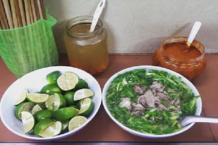 Địa điểm quán ăn chậm chân là bị đuổi dọc phố Lò Đúc ở Hà Nội