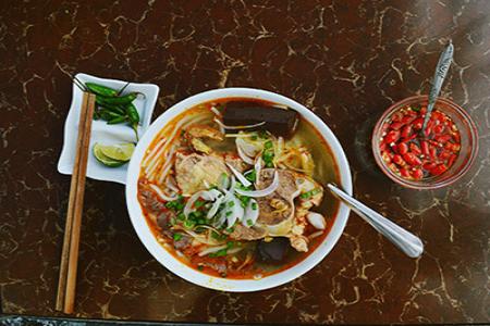 Bún bò Huế - món ngon cho bữa sáng khi đến Đà Lạt