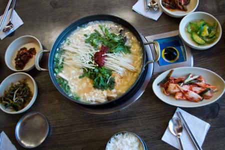 Những Con Phố Ẩm Thực Hấp Dẫn Ở Hàn Quốc