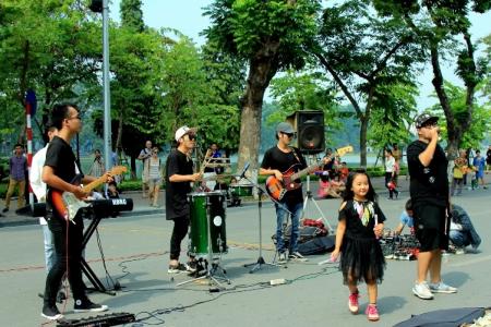 Những Hoạt Độn Lý Tưởng Nên Làm Khi Đến Phố Đi Bộ Hồ Gươm