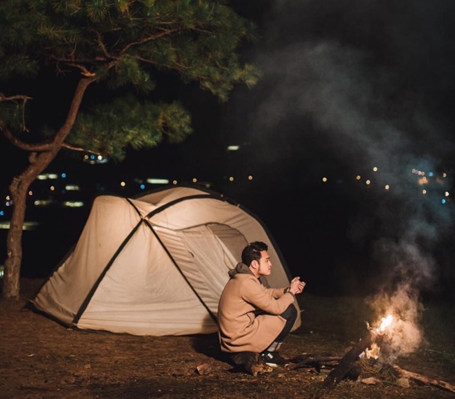 Cảnh cắm trại ở đồi Thiên Phúc Đức, nơi còn hoang sơ, dành cho những ai thích khám phá Đà Lạt theo cách mới mẻ. Ảnh: NVCC.
