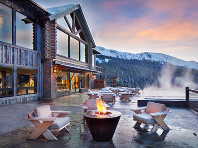 Cùng ngắm Giáng sinh xanh rực rỡ khắp Sài Gòn, Hà Nội qua vài  điểm nổi tiếng