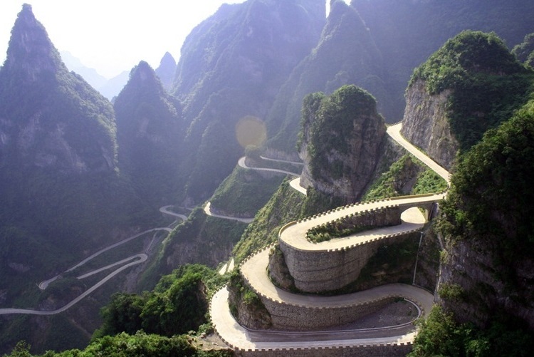 Thiên Môn Sơn – Ngọn Núi Nổi Tiếng Ở Trương Gia Giới Trung Quốc