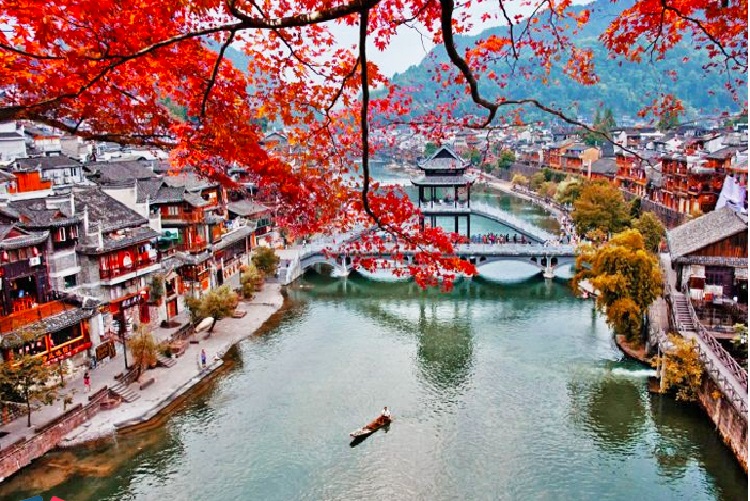 Vẻ Đẹp Bốn Mùa Của Phượng Hoàng Cổ Trấn Ở Trung Quốc