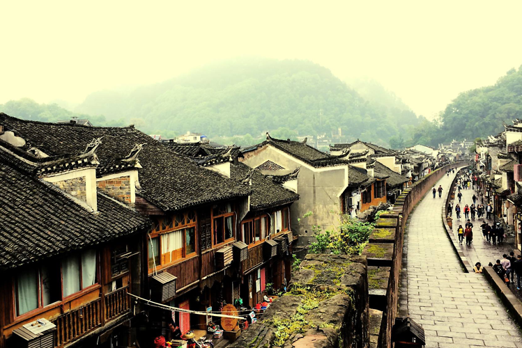 Du Lịch Phượng Hoàng Cổ Trấn Vào Mùa Hè