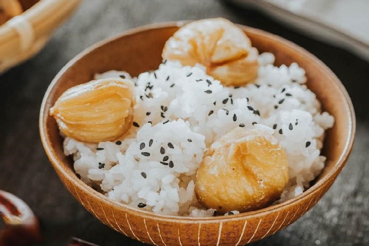 Thưởng Thức Ẩm Thực Đặc Trưng Mùa Thu Nhật Bản