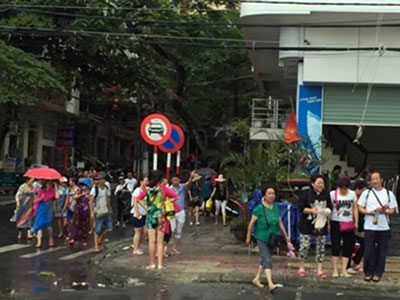 Hơn 300 du khách mắc kẹt tại Cát Bà