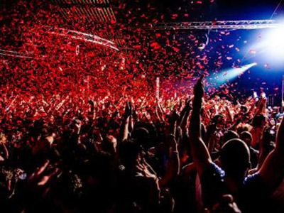 Đến Cocobay Experience tận hưởng tiệc giải trí.